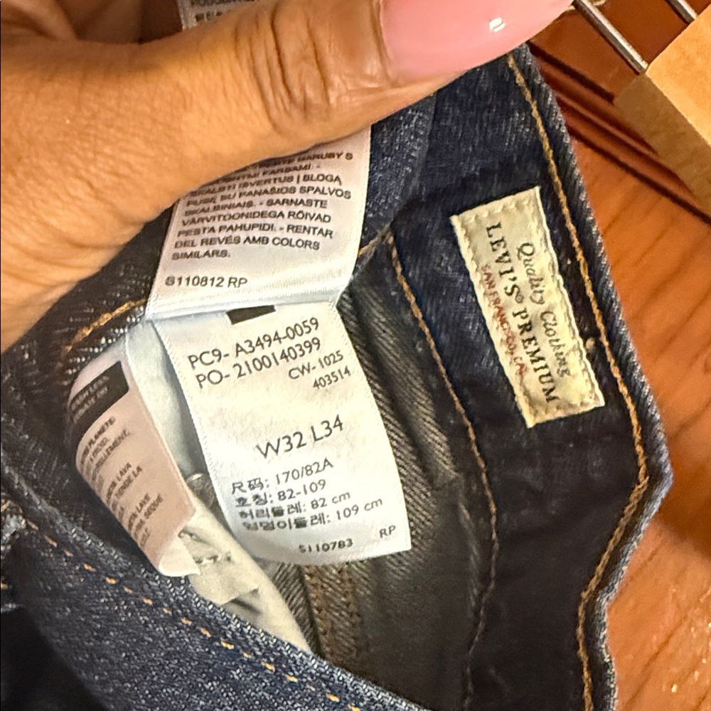 SOLD - Levi’s Women’s Baggy “Dad” Jeans – Deep Rinse – Size 32 x 34 – Worn Once - Picture 14 of 15
